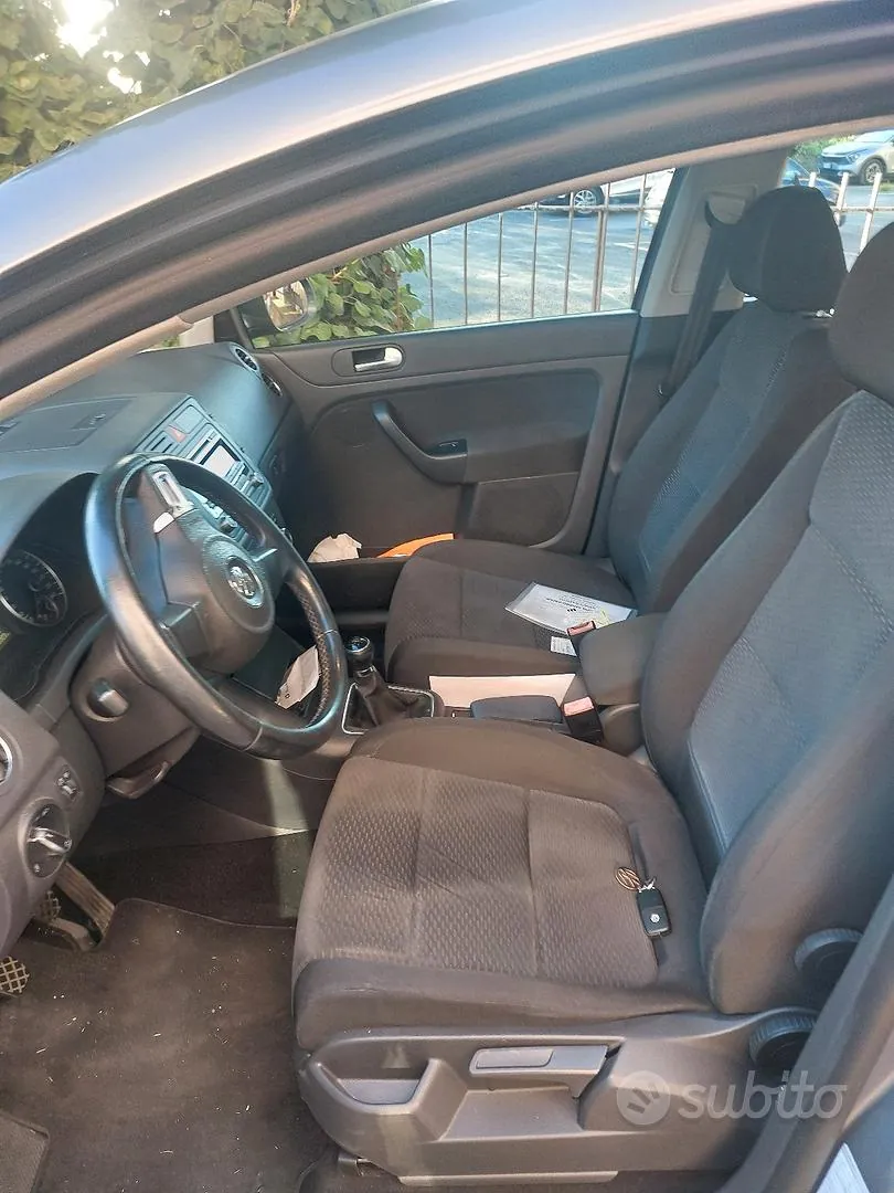 Volkswagen Golf 2010 photo 2