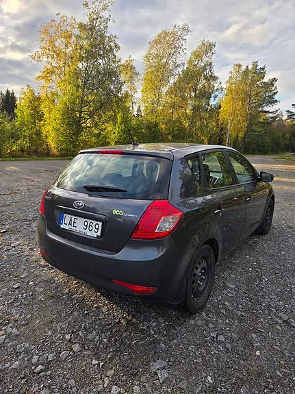Kia Ceed 2011 photo 3