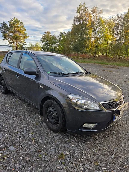 Kia Ceed 2011 photo 2