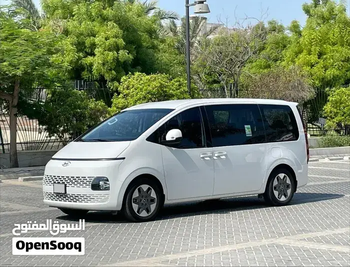 Hyundai Staria 2024 photo 2