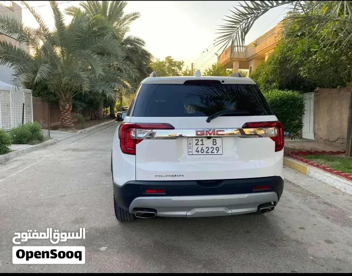 GMC Acadia 2023 photo 2