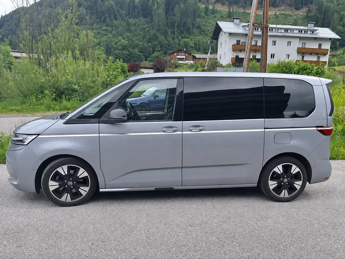 Volkswagen Multivan 2022 photo 2