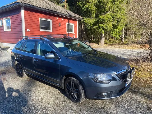 Skoda Superb 2014 photo 4