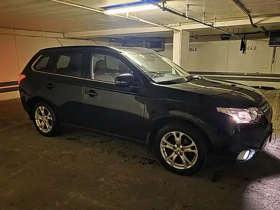 Mitsubishi Outlander 2013 photo 2