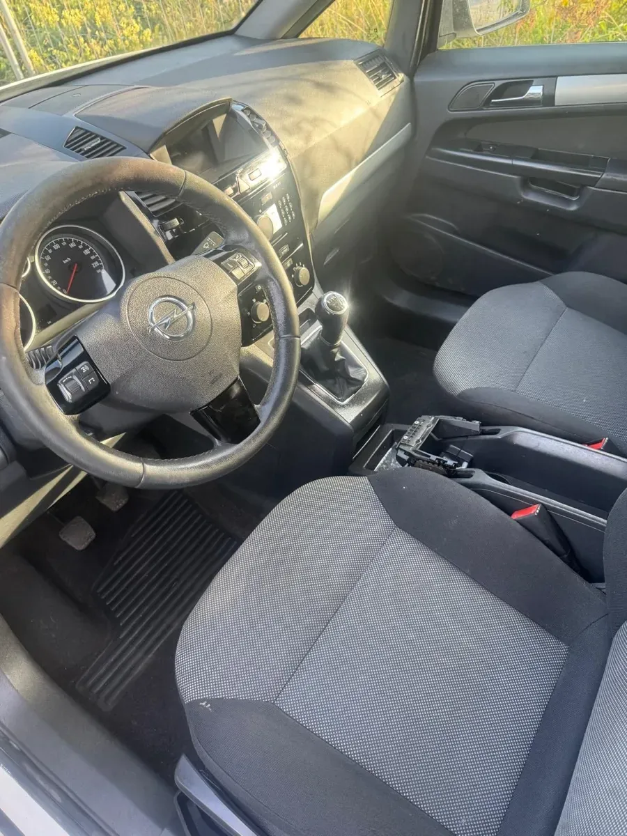 Opel Zafira 2013 photo 2