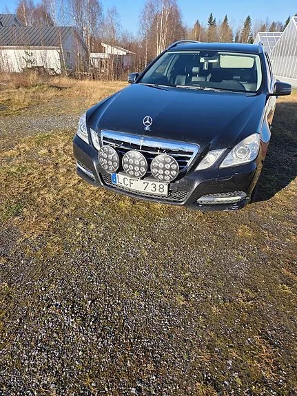 Mercedes-Benz E200 2011 photo 2