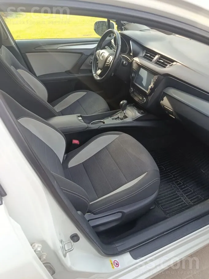 Toyota Avensis 2017 photo 5