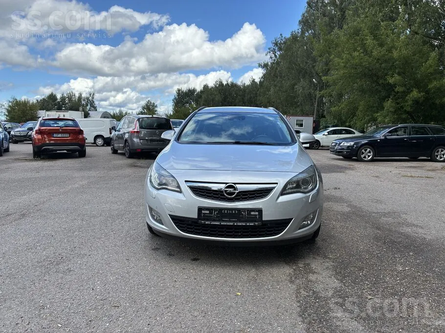 Opel Astra 2011 photo 4