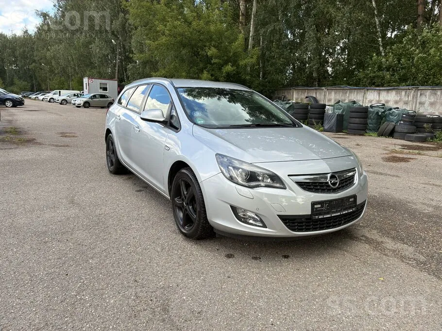 Opel Astra 2011 photo 2