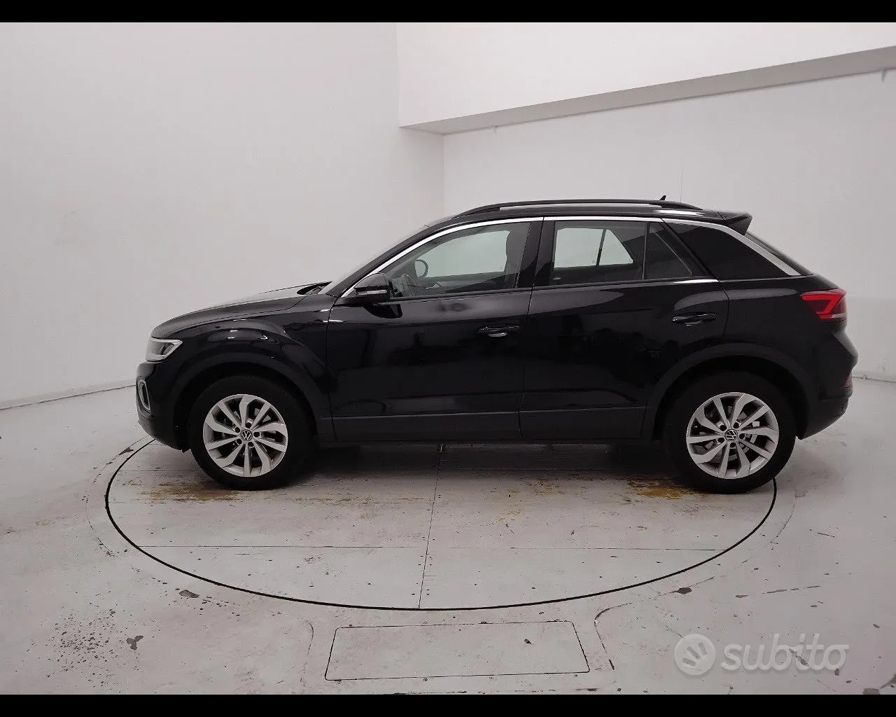 Volkswagen T-Roc 2023 photo 3