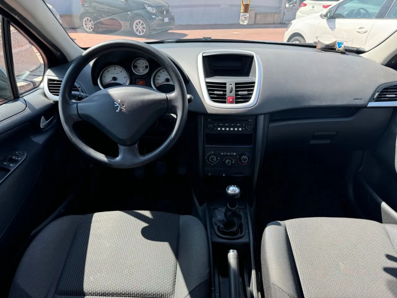 Peugeot 207 2011 photo 4