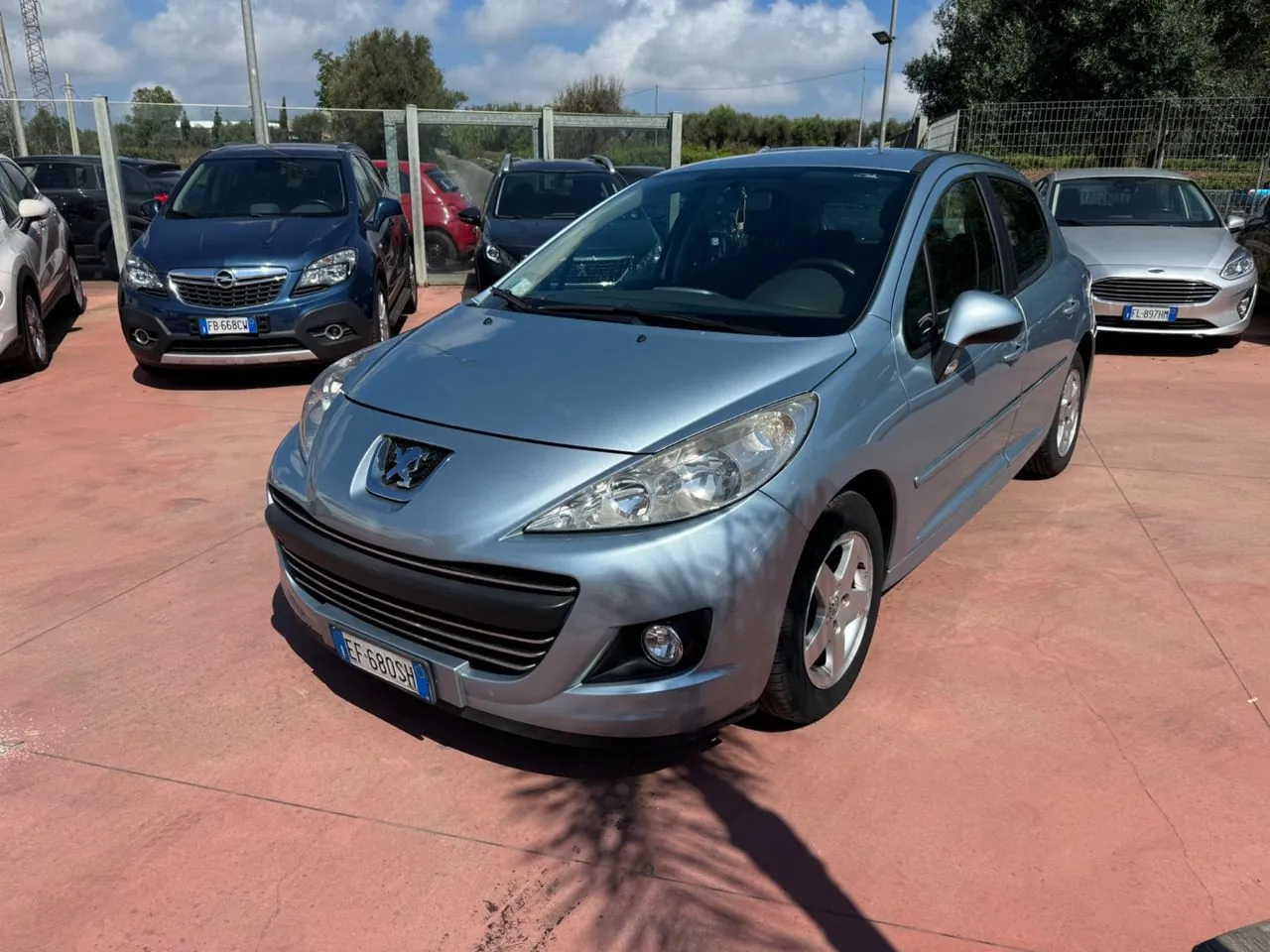 Peugeot 207 2011 photo 2
