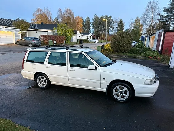 Volvo V70 2000 photo 2
