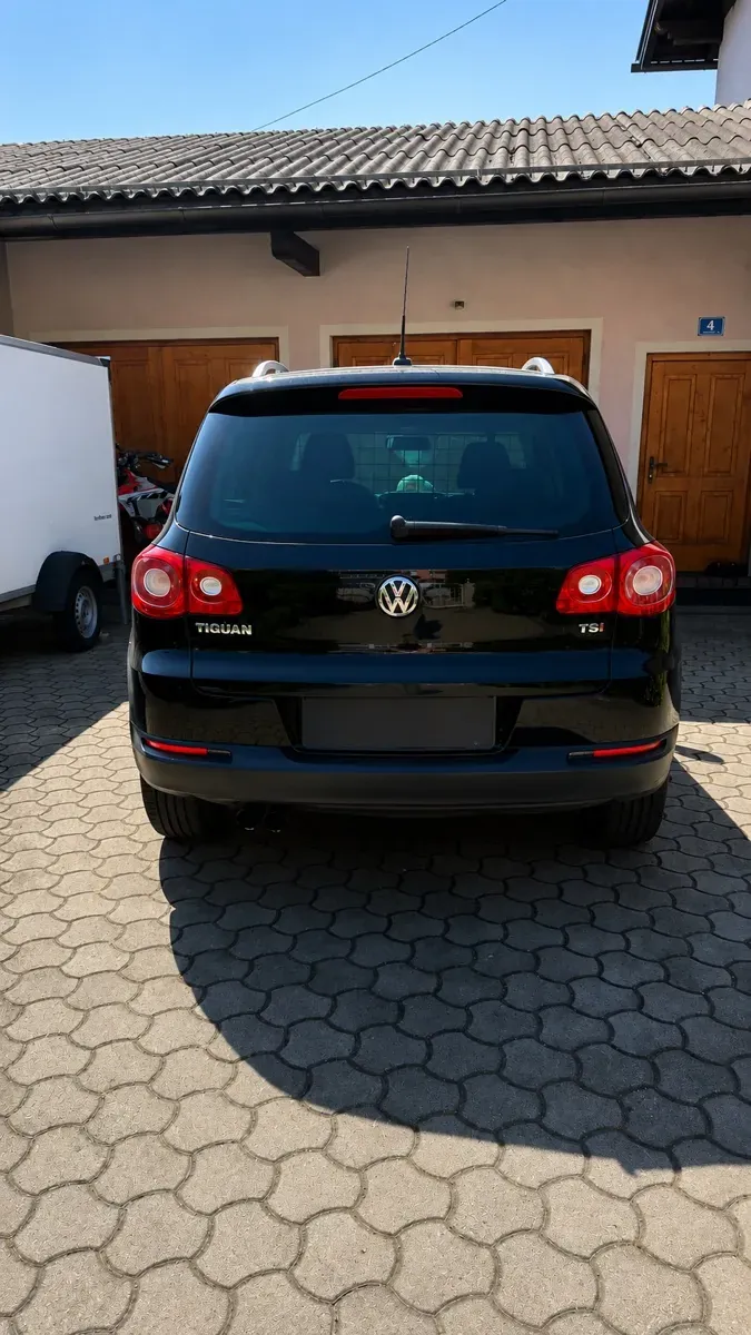 Volkswagen Tiguan 2011 photo 2