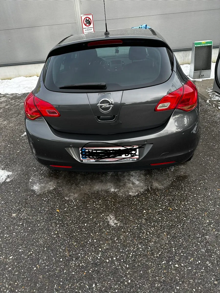 Opel Astra 2012 photo 3