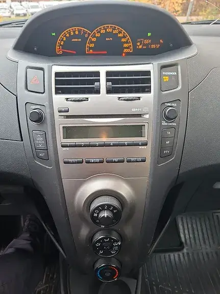 Toyota Yaris 2011 photo 5