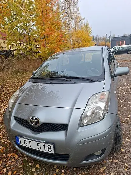 Toyota Yaris 2011 photo 2
