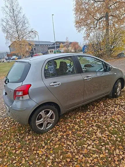 Toyota Yaris 2011 photo 3