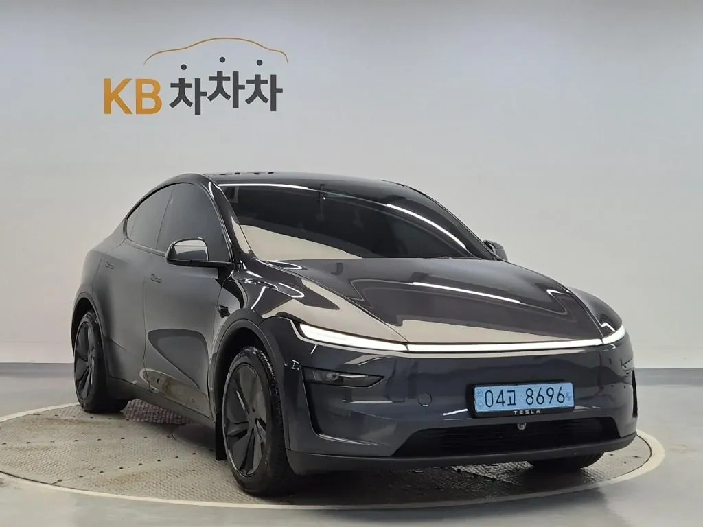 Tesla Model Y 2025 photo 4