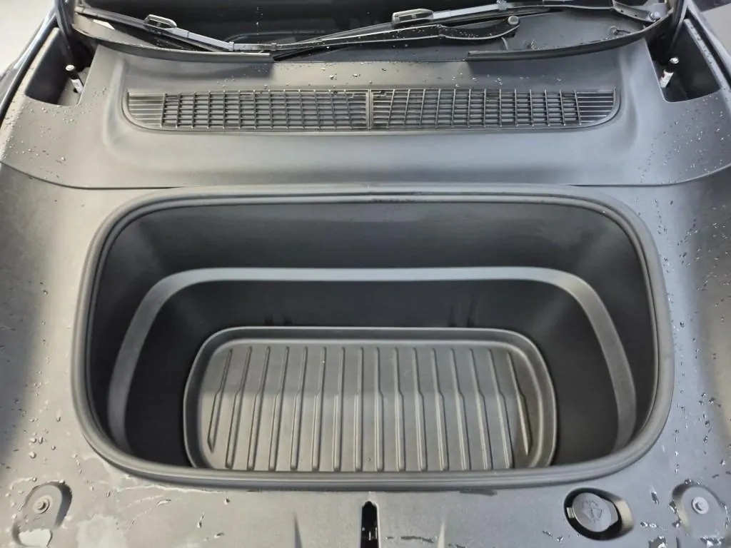 Tesla Model Y 2025 photo 5