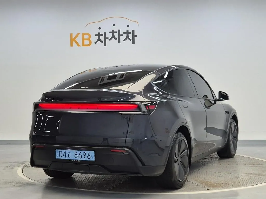Tesla Model Y 2025 photo 3