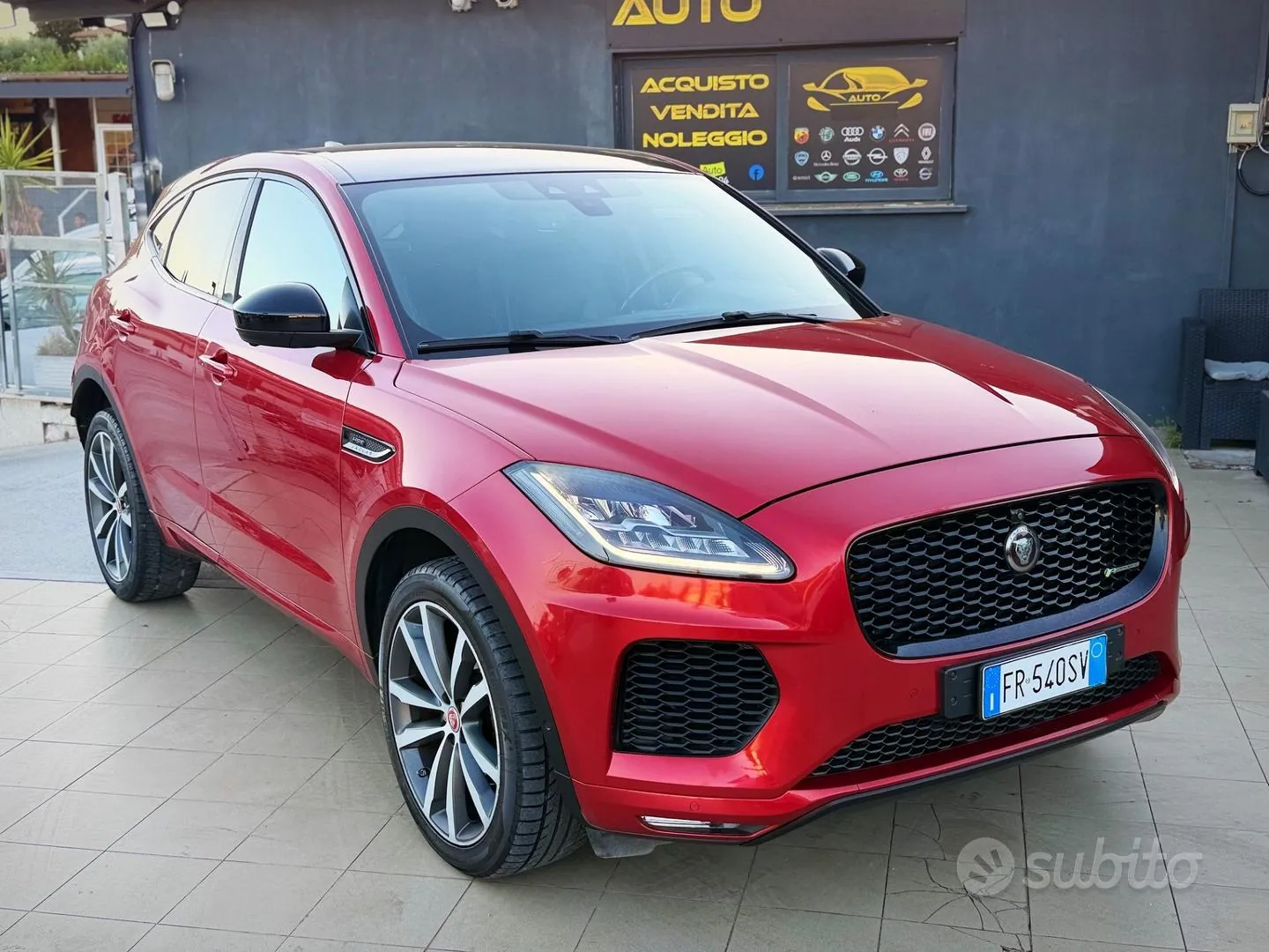 Jaguar E-Pace 2018 photo 2
