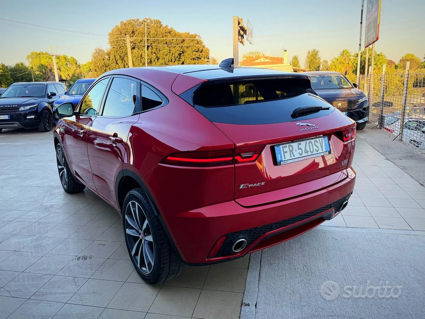 Jaguar E-Pace 2018 photo 4