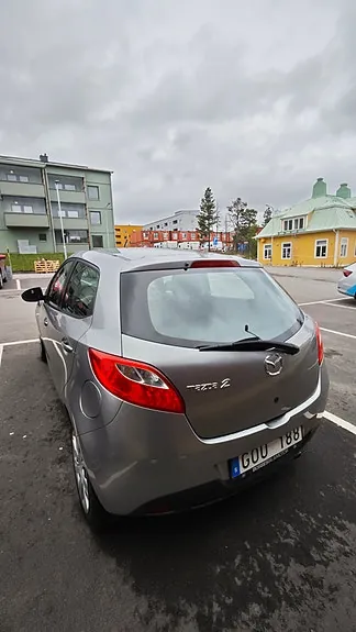 Mazda 2 2011 photo 2