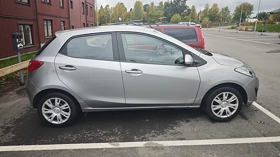 Mazda 2 2011 photo 3