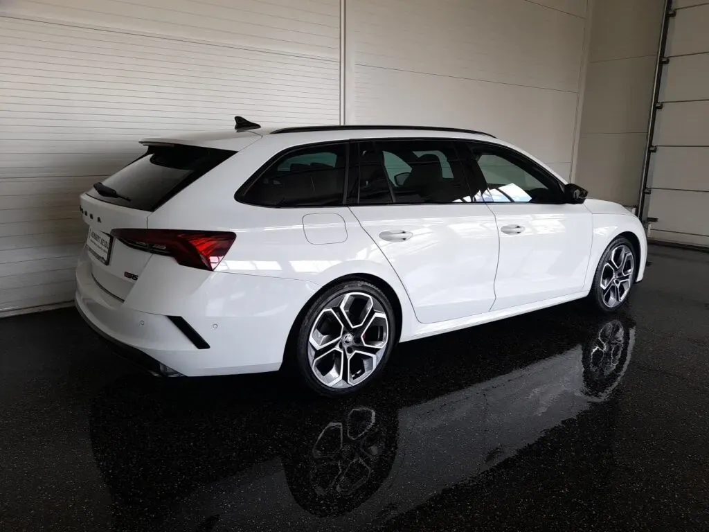 Skoda Octavia 2023 photo 2