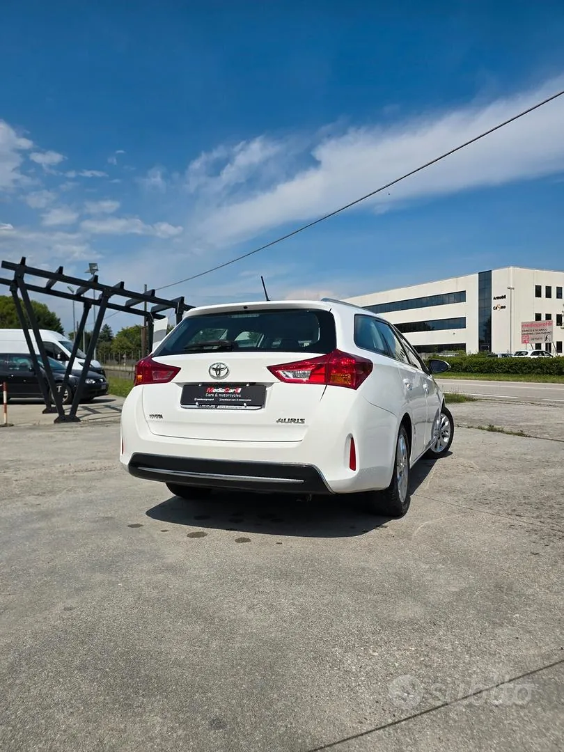 Toyota Auris 2014 photo 3