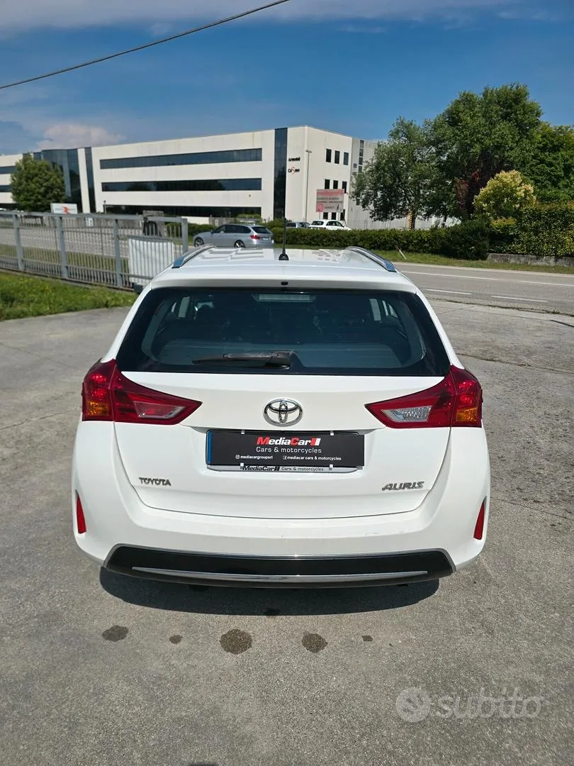 Toyota Auris 2014 photo 4