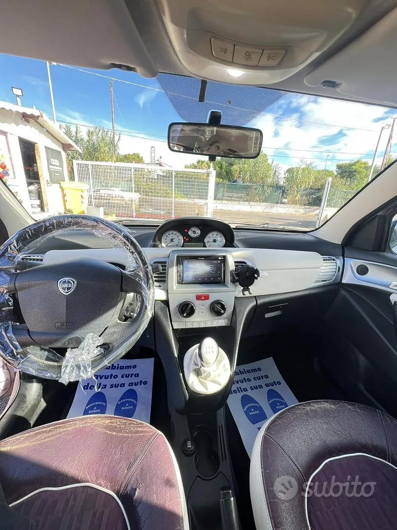 Lancia Ypsilon 2011 photo 3