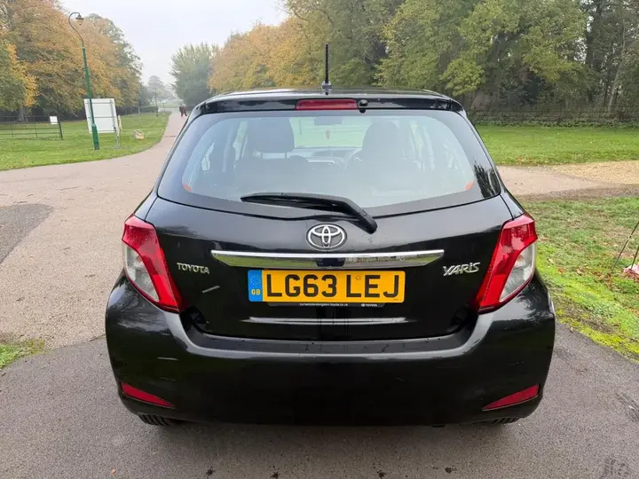 Toyota Yaris 2013 photo 4
