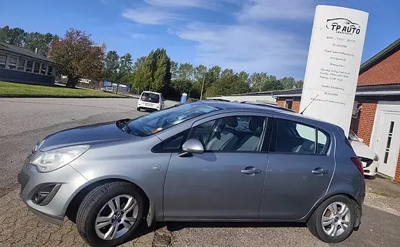 Opel Corsa 2012 photo 2