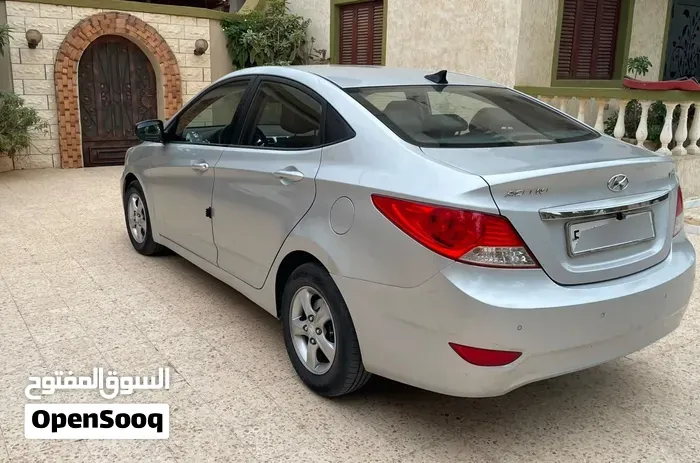 Hyundai Accent 2012 photo 4