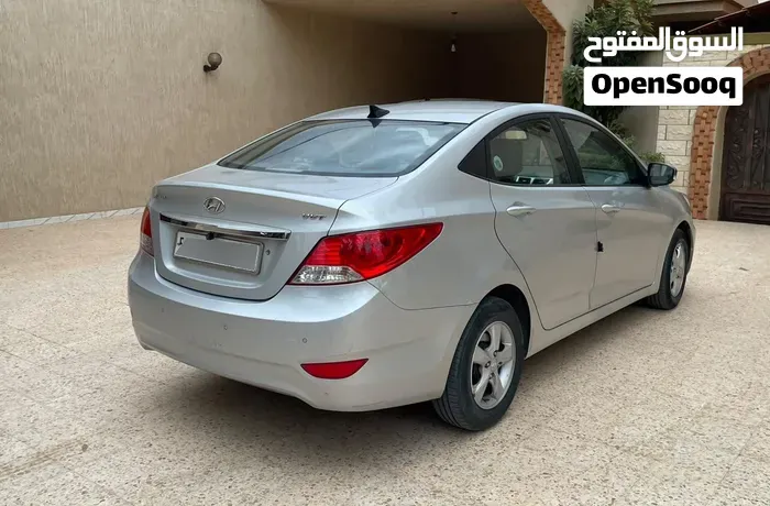 Hyundai Accent 2012 photo 2