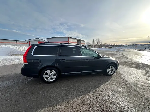 Volvo V70 2014 photo 2