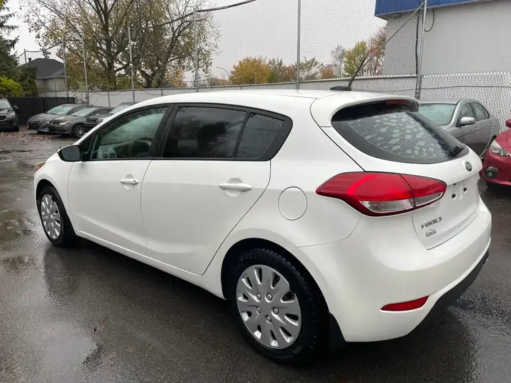 Kia Forte5 2018 photo 4