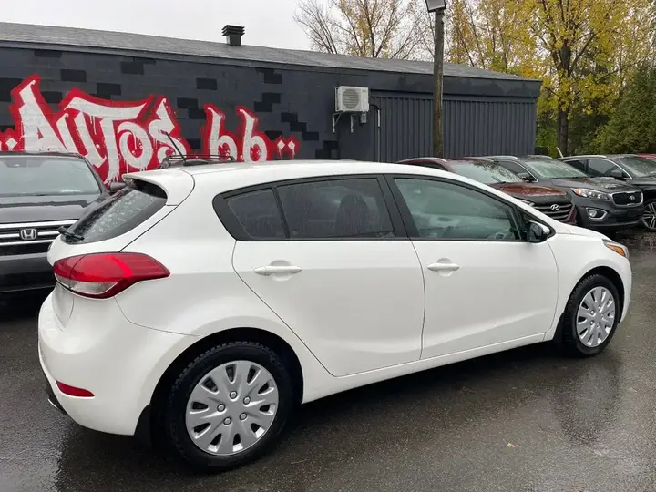 Kia Forte5 2018 photo 2