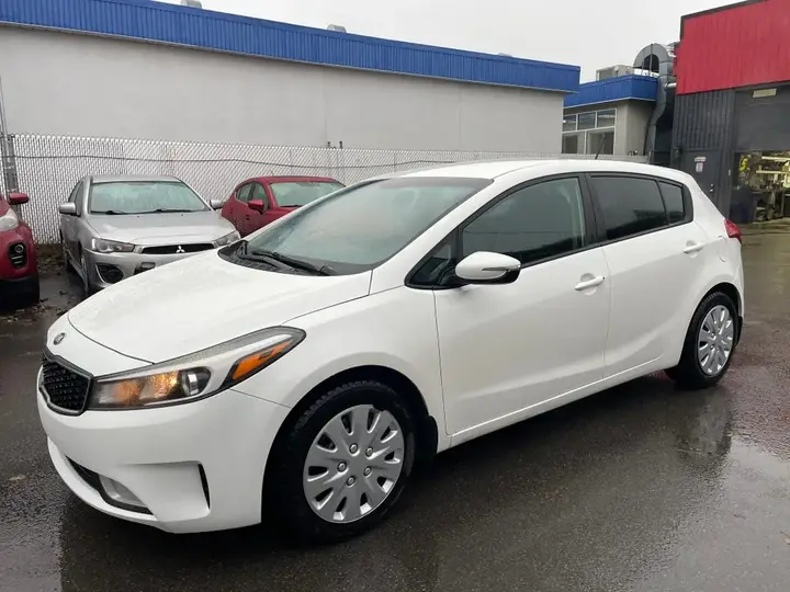 Kia Forte5 2018 photo 5