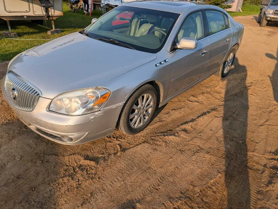 Buick Lucerne 2010 photo 2