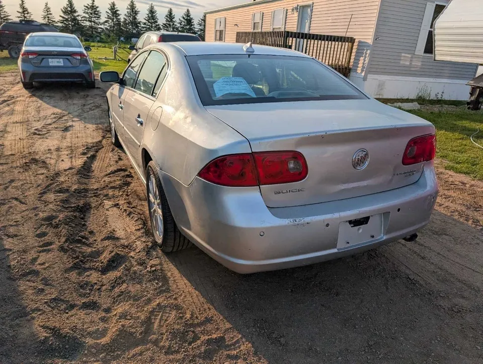 Buick Lucerne 2010 photo 3