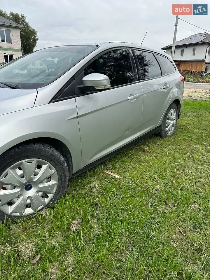 Ford Focus 2012 photo 3