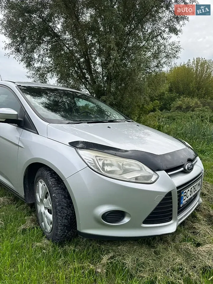 Ford Focus 2012 photo 2