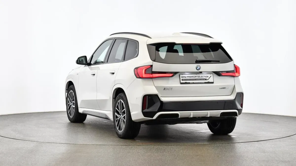 BMW Ix1 2025 photo 3