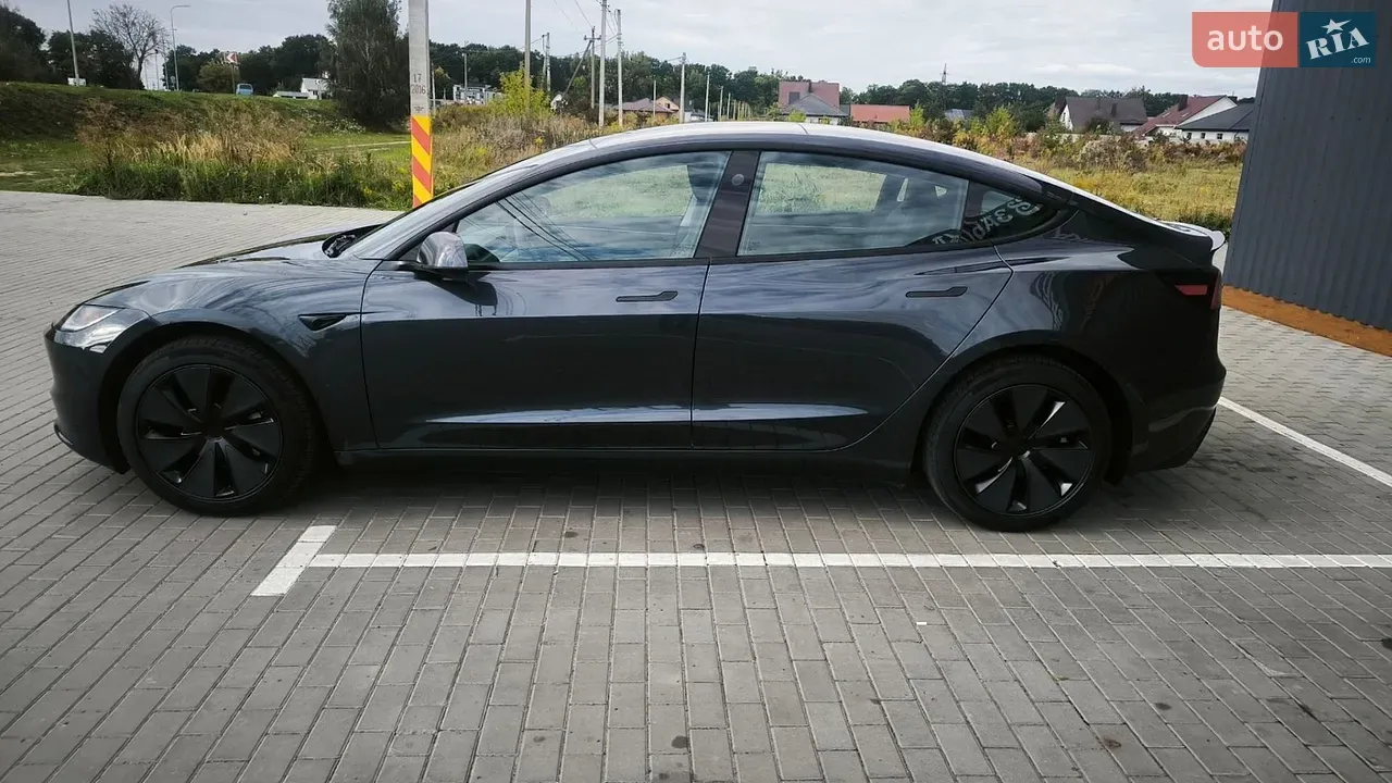 Tesla Model 3 2025 photo 3