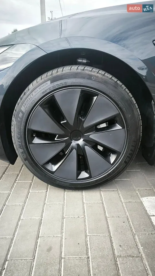 Tesla Model 3 2025 photo 4