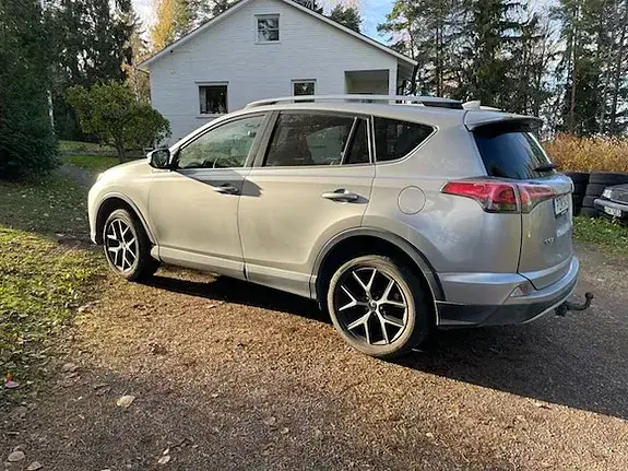 Toyota Rav4 2017 photo 2