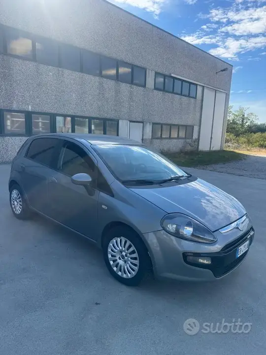 Fiat Punto Evo 2011 photo 2